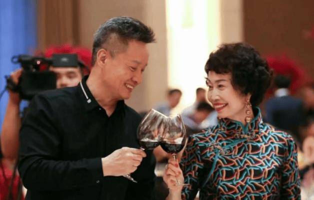 内娱最深情的男人是他！娶15岁爱上的女孩，陪妻子抗癌36年不离不弃-第6张图片-旧杳电影网