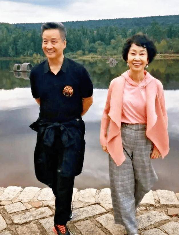 内娱最深情的男人是他！娶15岁爱上的女孩，陪妻子抗癌36年不离不弃-第8张图片-旧杳电影网