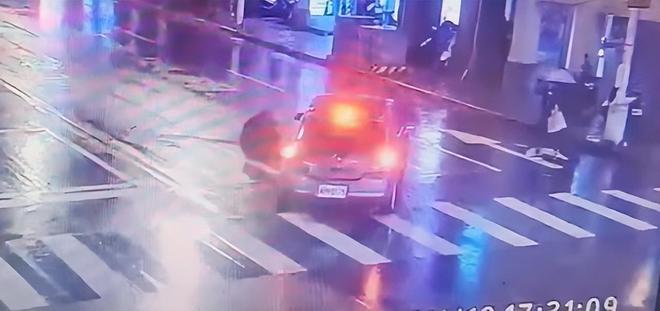 热搜第一！演员夫妻被控开车撞死老奶奶，拉黑遗属，现场视频曝光-第7张图片-旧杳电影网