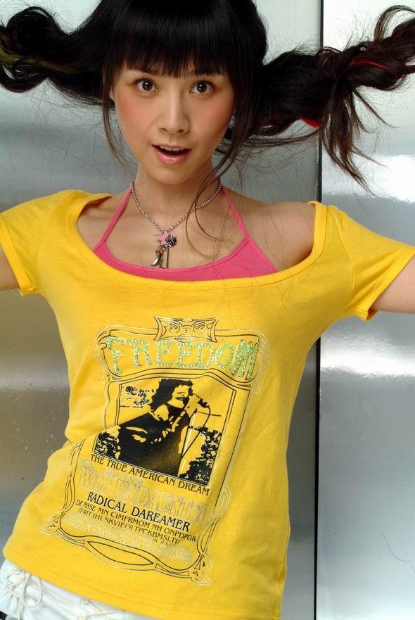 她13岁出道，大学和黄晓明是同学，嫁老师为妻，婆婆名字家喻户晓-第4张图片-旧杳电影网