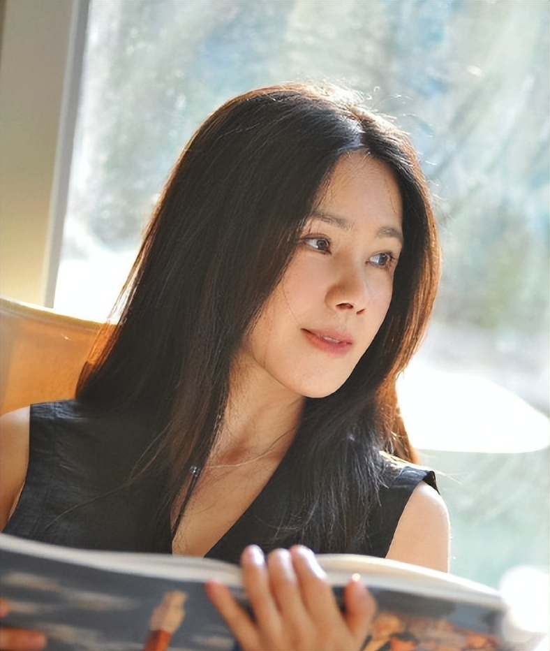 她13岁出道，大学和黄晓明是同学，嫁老师为妻，婆婆名字家喻户晓-第7张图片-旧杳电影网