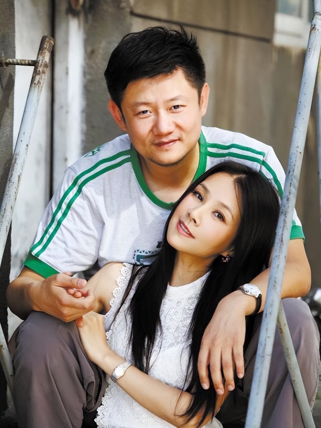 她13岁出道，大学和黄晓明是同学，嫁老师为妻，婆婆名字家喻户晓-第12张图片-旧杳电影网