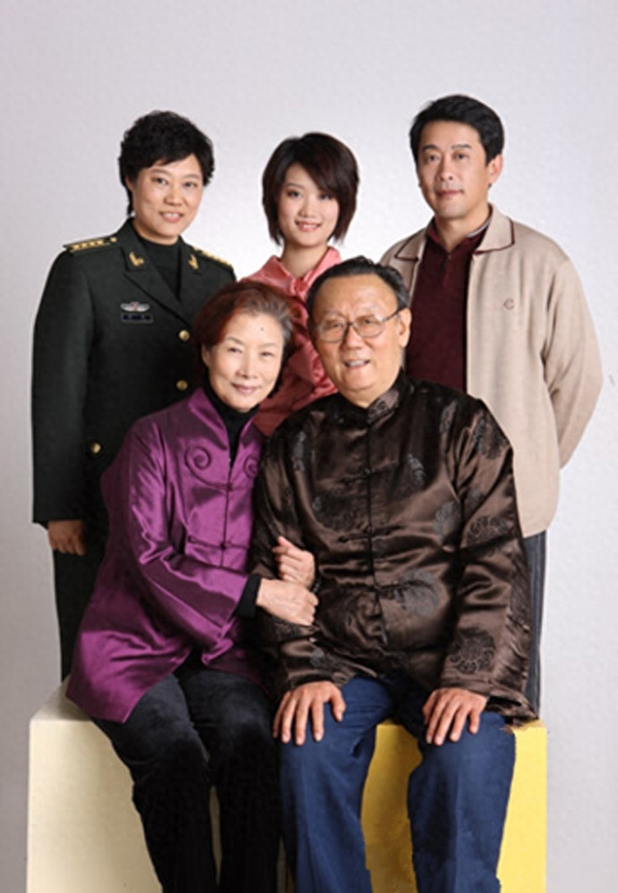 她13岁出道，大学和黄晓明是同学，嫁老师为妻，婆婆名字家喻户晓-第14张图片-旧杳电影网