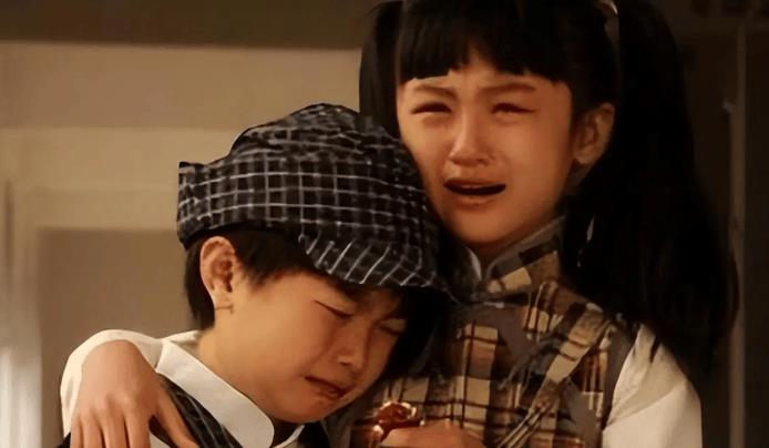 她是6岁被成龙抱上春晚的萌娃，也是14岁因为太丑被嘲讽退圈的童星，如今24岁的陆子艺美的惊人-第13张图片-旧杳电影网