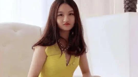 她是6岁被成龙抱上春晚的萌娃，也是14岁因为太丑被嘲讽退圈的童星，如今24岁的陆子艺美的惊人-第17张图片-旧杳电影网