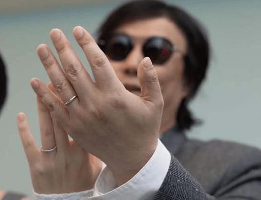 萧煌奇晒婚戒官宣结婚：请大家为我们祝福-第1张图片-旧杳电影网