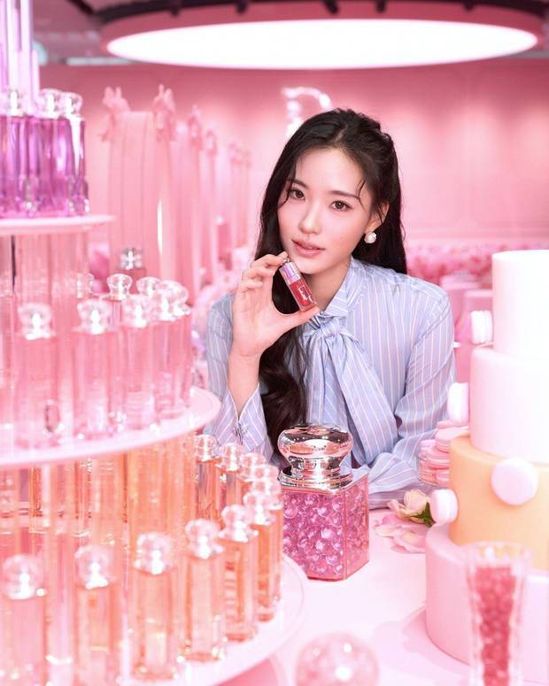 小S二女儿Lily身姿窈窕 笑容甜美气质优雅-第1张图片-旧杳电影网