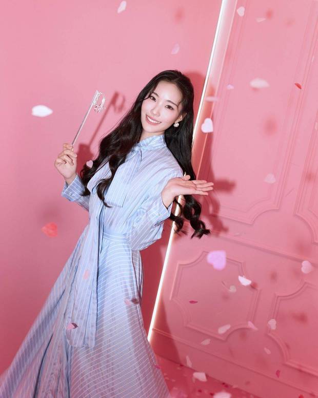 小S二女儿Lily身姿窈窕 笑容甜美气质优雅-第6张图片-旧杳电影网