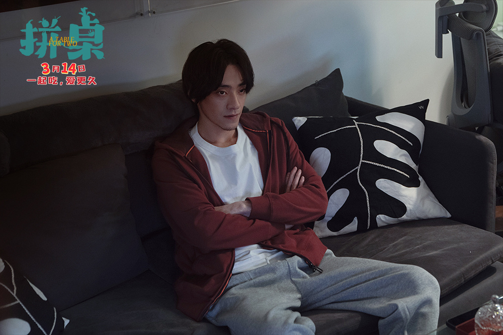 《拼桌》定档3.14 王传君江疏影演绎“牛马爱情”-第5张图片-旧杳电影网