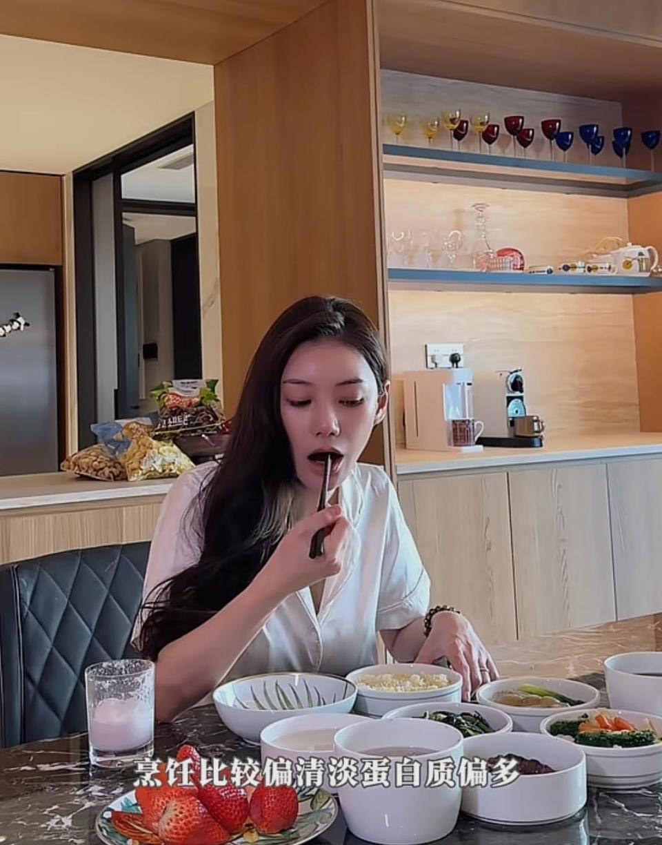 马筱梅拍孕妇写真,露出大孕肚后惹来不少争议!网友:铁定是女孩-第4张图片-旧杳电影网 马筱梅拍孕妇写真,露出大孕肚后惹来不少争议!网友:铁定是女孩-第4张图片-旧杳电影网