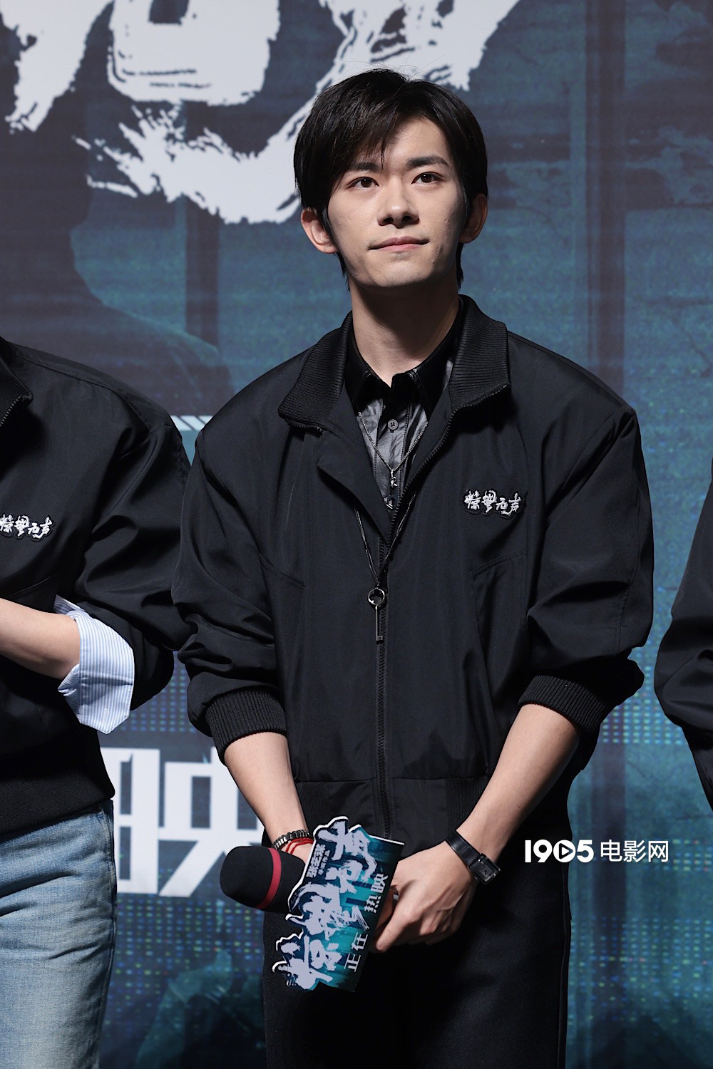 《惊蛰无声》见面会 朱一龙回应搭戏诗诗和师姐-第3张图片-旧杳电影网