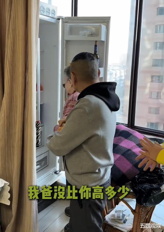 潘长江的父母罕见出镜,耄耋之年健康开朗,都曾是小有名气的评剧演员-第1张图片-旧杳电影网 潘长江的父母罕见出镜,耄耋之年健康开朗,都曾是小有名气的评剧演员-第1张图片-旧杳电影网