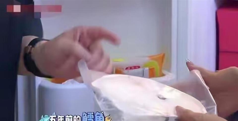 明明不差钱，却节俭到倪萍都看不下去，零绯闻的他戏里戏外反差大-第8张图片-旧杳电影网