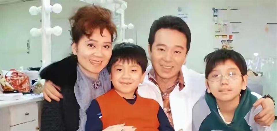 明明不差钱，却节俭到倪萍都看不下去，零绯闻的他戏里戏外反差大-第10张图片-旧杳电影网