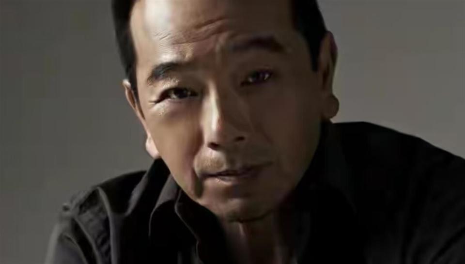 明明不差钱，却节俭到倪萍都看不下去，零绯闻的他戏里戏外反差大-第28张图片-旧杳电影网