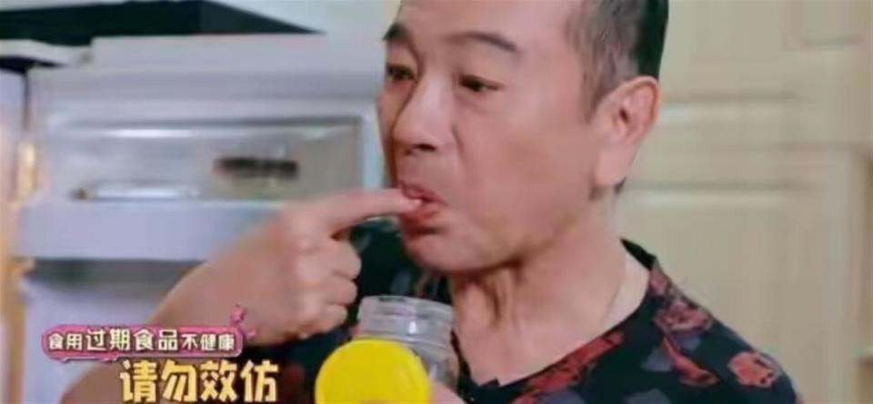 明明不差钱，却节俭到倪萍都看不下去，零绯闻的他戏里戏外反差大-第29张图片-旧杳电影网