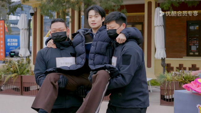 《周五晚高疯》先导片上线 全员发疯打造超爆笑-第5张图片-旧杳电影网