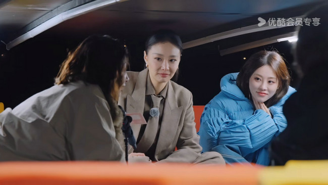 《周五晚高疯》先导片上线 全员发疯打造超爆笑-第11张图片-旧杳电影网