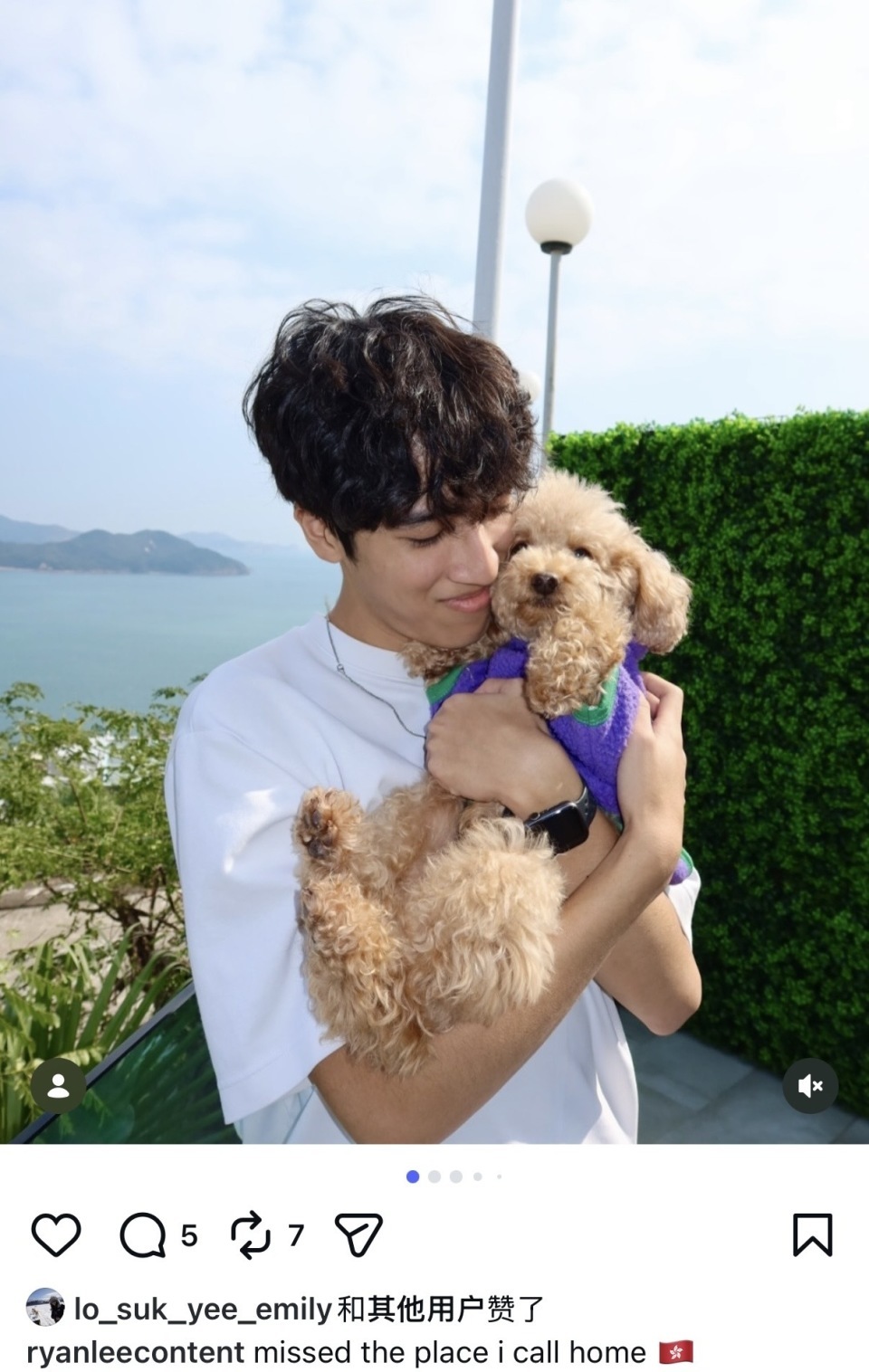 李克勤18岁长子回香港探亲，全家外出吃火锅，卢淑仪搭肩俩子合照-第5张图片-旧杳电影网