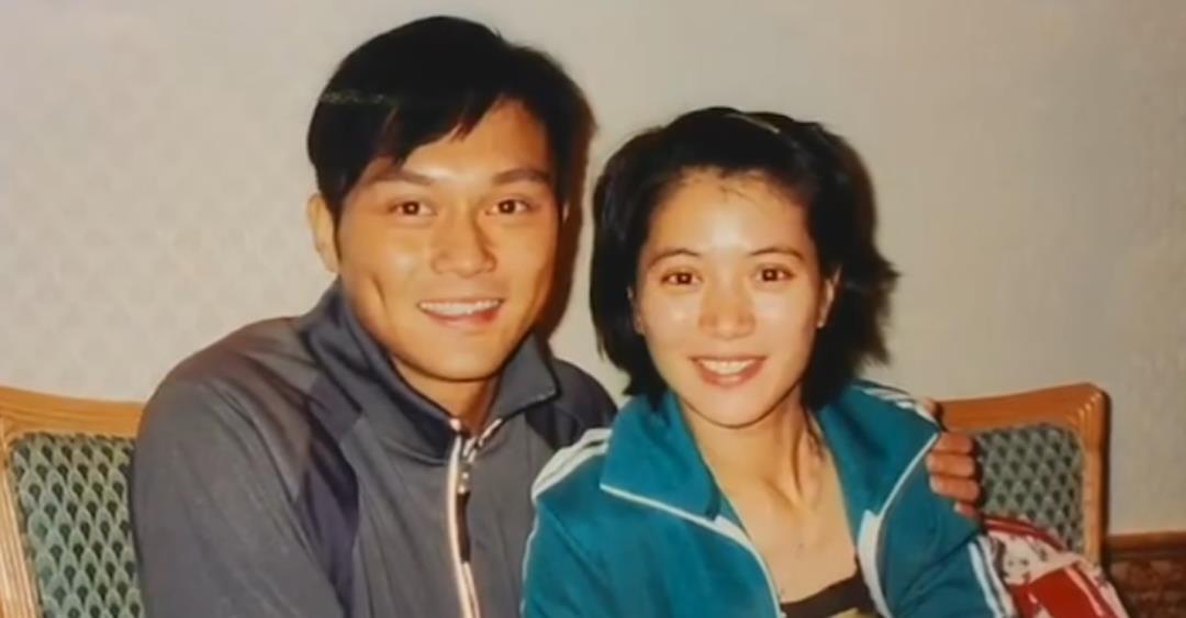 袁咏仪庆祝和张智霖银婚：25年，正是青春的模样-第1张图片-旧杳电影网