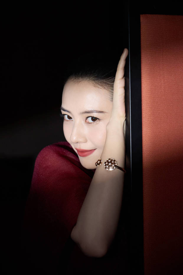 高圆圆穿酒红色纱裙美貌养眼 尽显女神范-第3张图片-旧杳电影网 高圆圆穿酒红色纱裙美貌养眼 尽显女神范-第3张图片-旧杳电影网