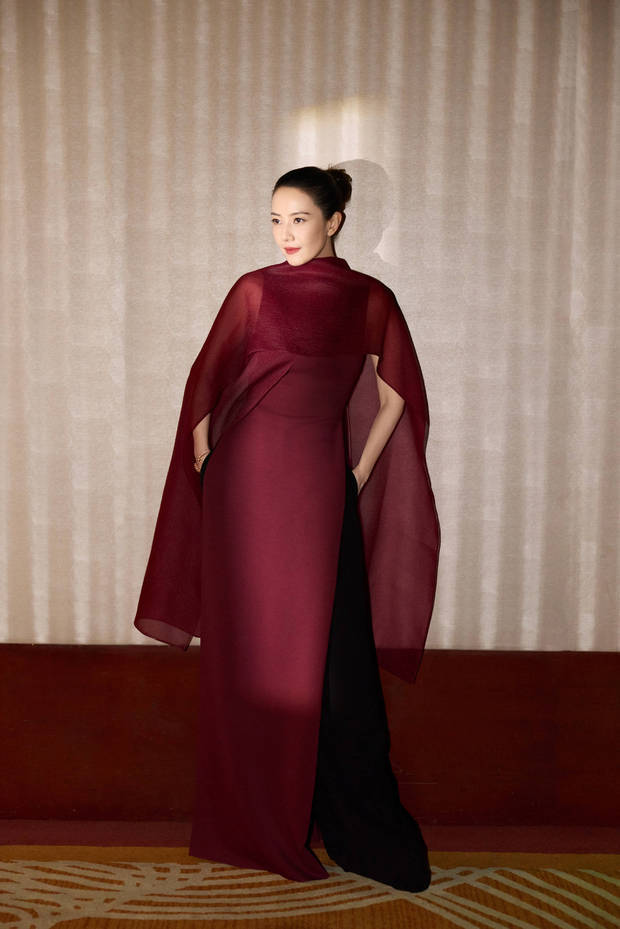 高圆圆穿酒红色纱裙美貌养眼 尽显女神范-第1张图片-旧杳电影网 高圆圆穿酒红色纱裙美貌养眼 尽显女神范-第1张图片-旧杳电影网