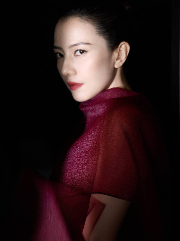 高圆圆穿酒红色纱裙美貌养眼 尽显女神范-第7张图片-旧杳电影网 高圆圆穿酒红色纱裙美貌养眼 尽显女神范-第7张图片-旧杳电影网