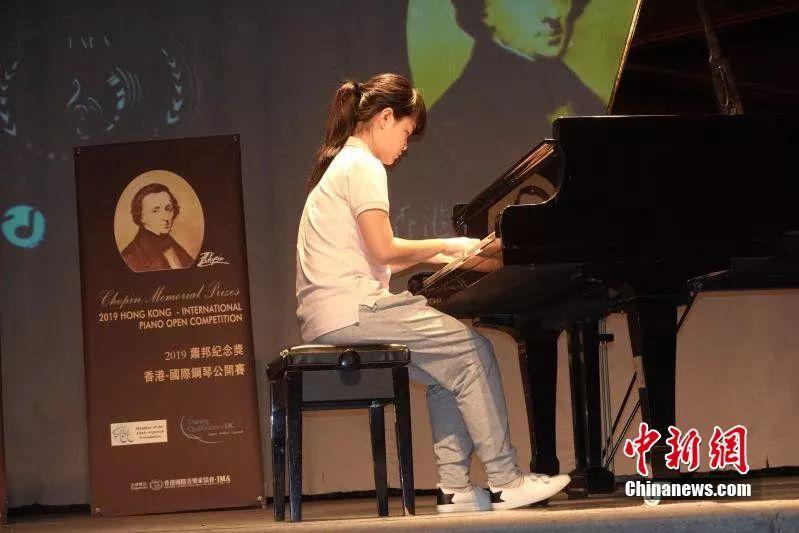 弹钢琴的盲重(钢琴盲弹如何找对位置)-第1张图片-九妖电影